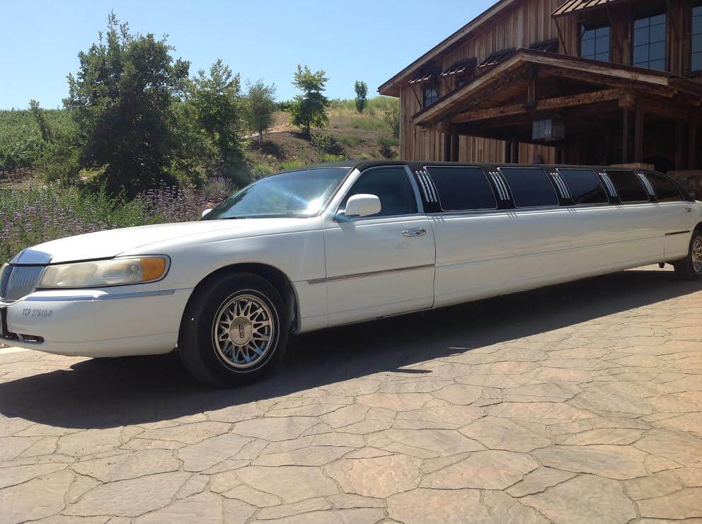 4 Reasons To Rent A Limo This Valentine’s Day